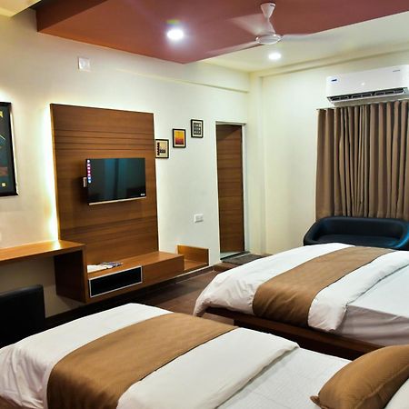 גנדהינאגר Hotel Ashooka Inn מראה חיצוני תמונה