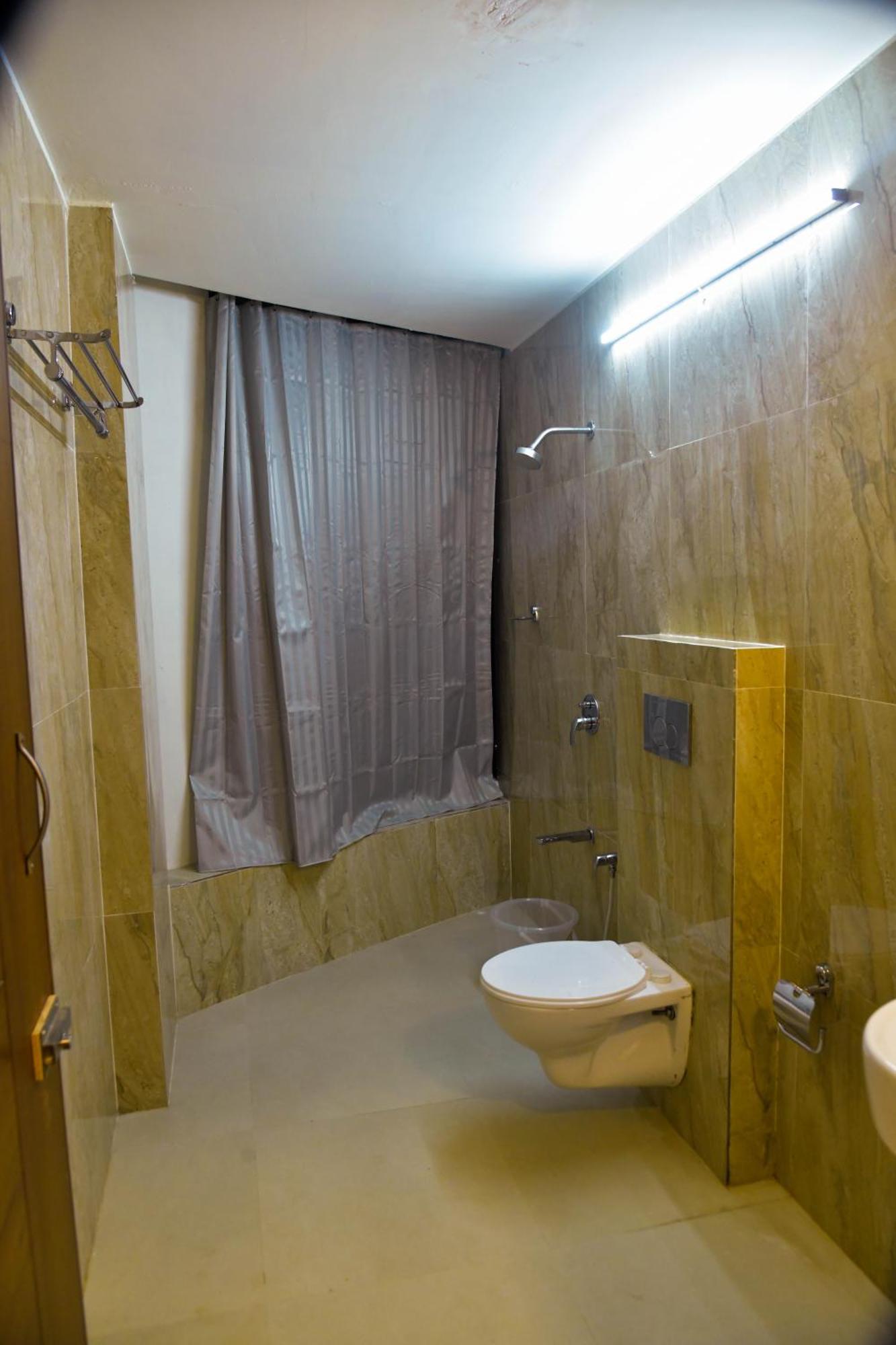 גנדהינאגר Hotel Ashooka Inn מראה חיצוני תמונה