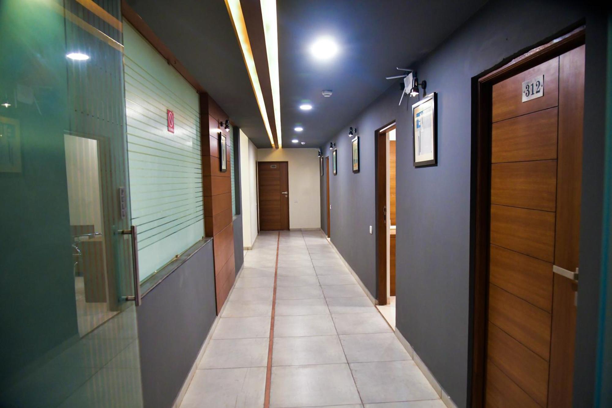 גנדהינאגר Hotel Ashooka Inn מראה חיצוני תמונה