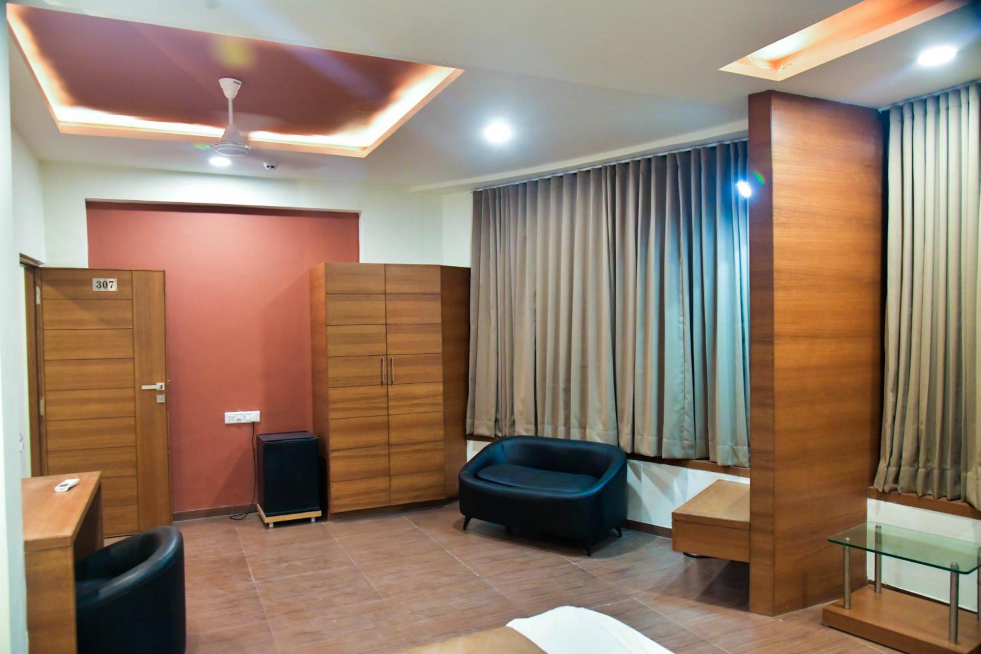 גנדהינאגר Hotel Ashooka Inn מראה חיצוני תמונה