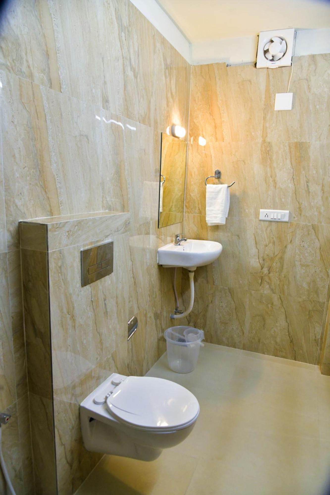 גנדהינאגר Hotel Ashooka Inn מראה חיצוני תמונה