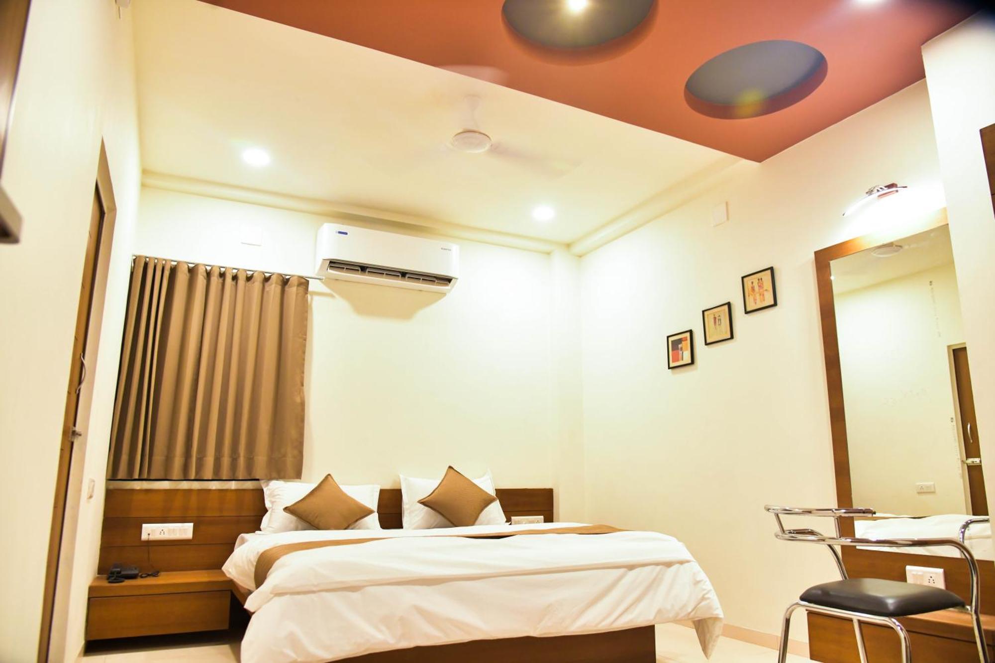 גנדהינאגר Hotel Ashooka Inn מראה חיצוני תמונה