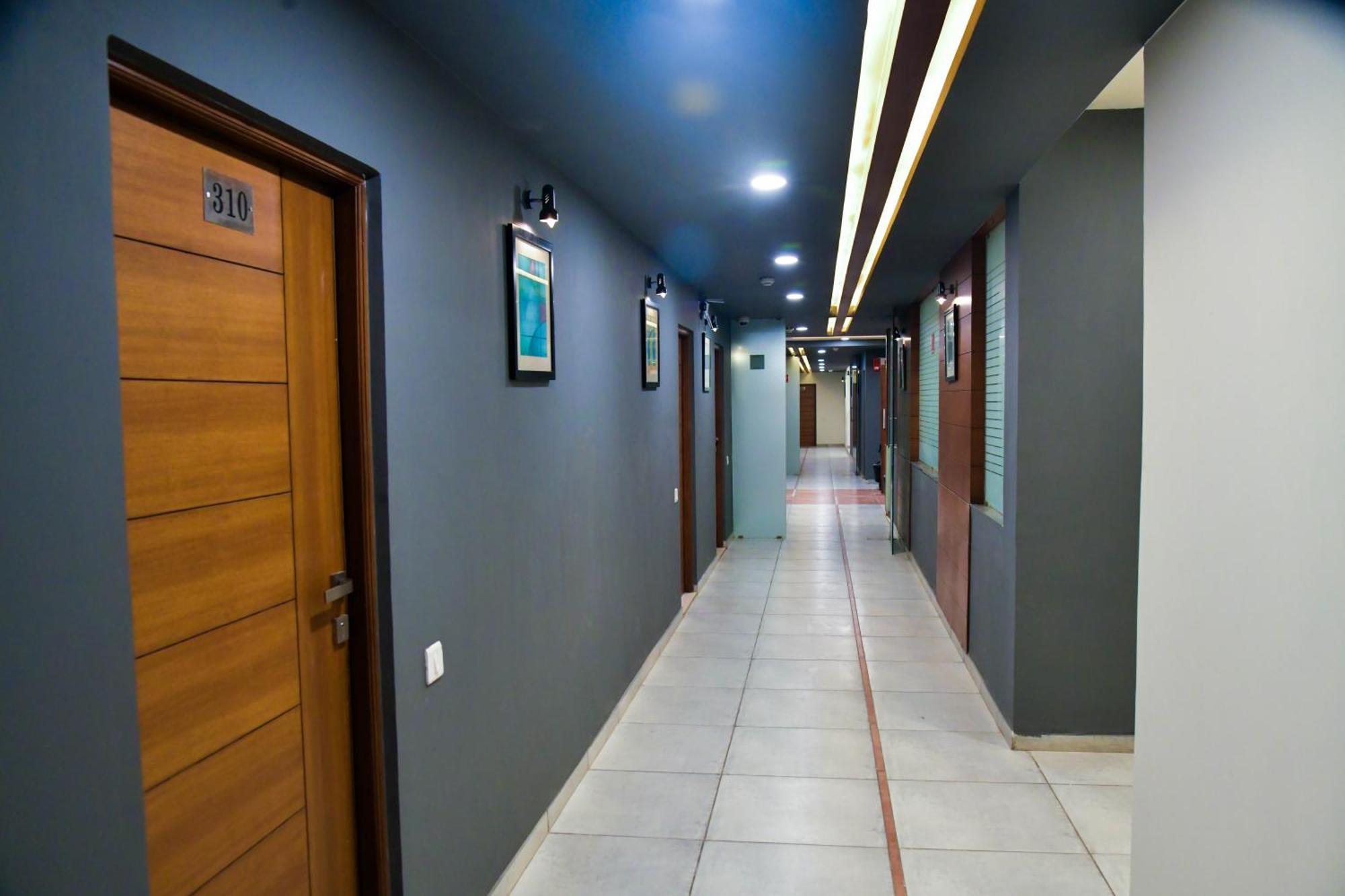 גנדהינאגר Hotel Ashooka Inn מראה חיצוני תמונה
