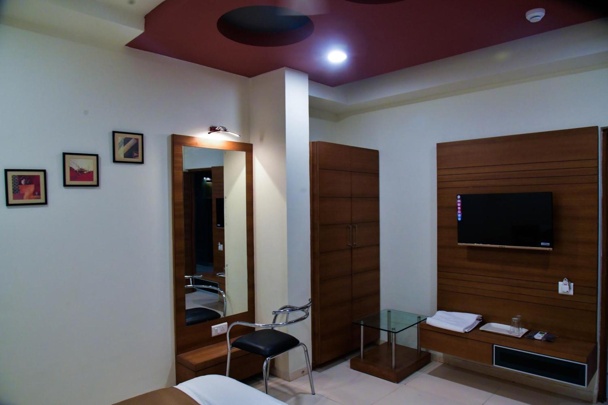 גנדהינאגר Hotel Ashooka Inn מראה חיצוני תמונה