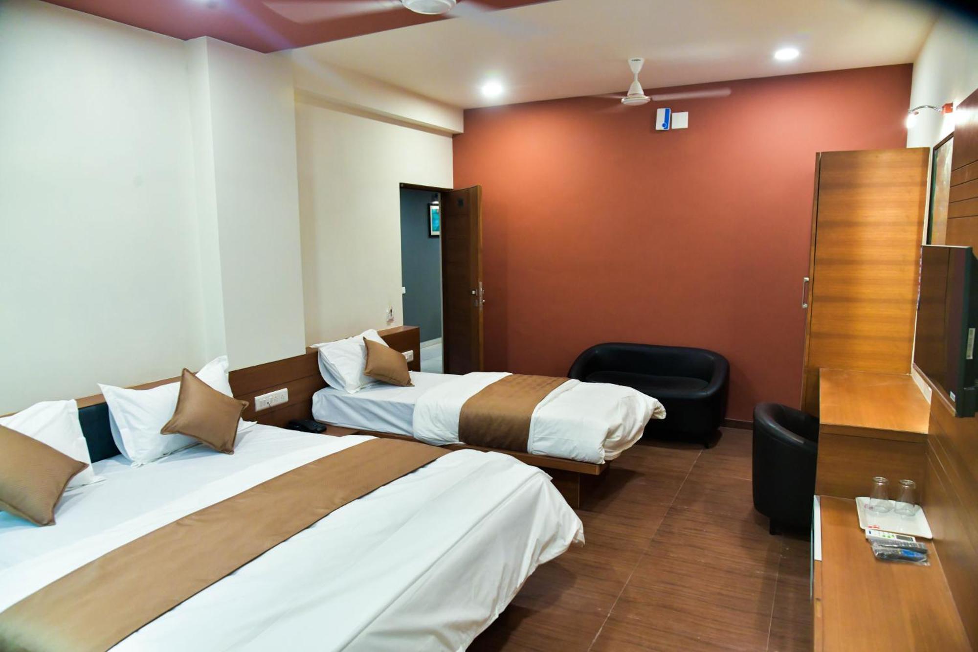 גנדהינאגר Hotel Ashooka Inn מראה חיצוני תמונה
