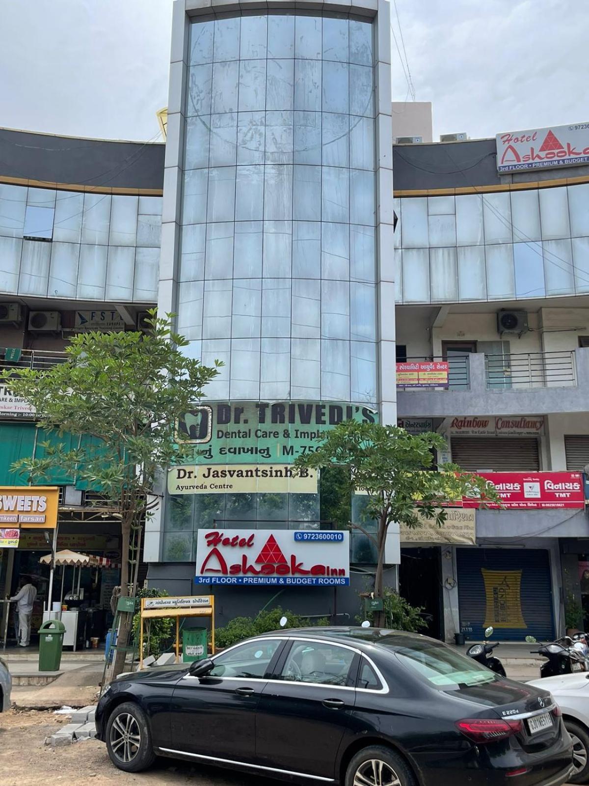 גנדהינאגר Hotel Ashooka Inn מראה חיצוני תמונה