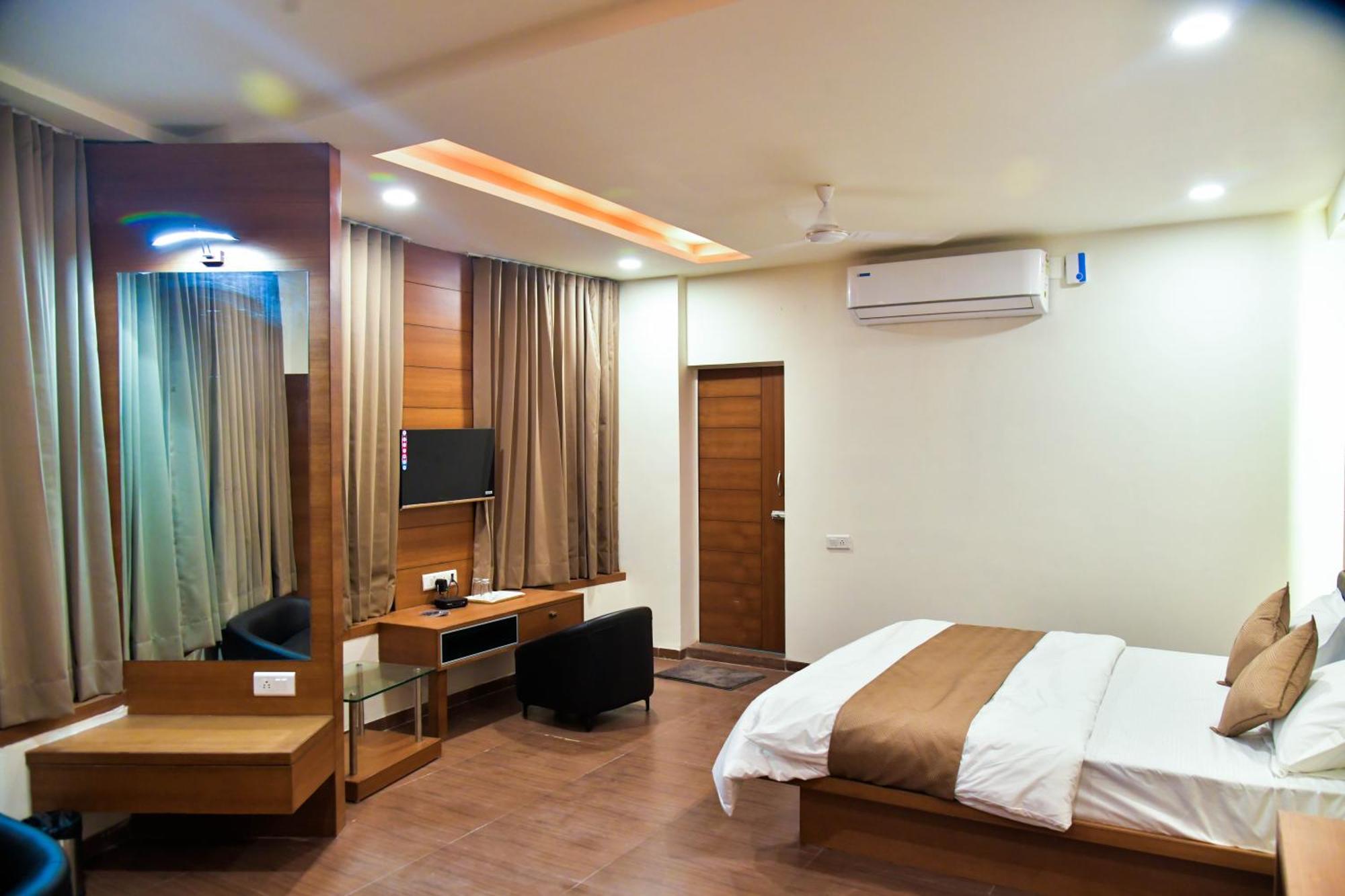 גנדהינאגר Hotel Ashooka Inn מראה חיצוני תמונה