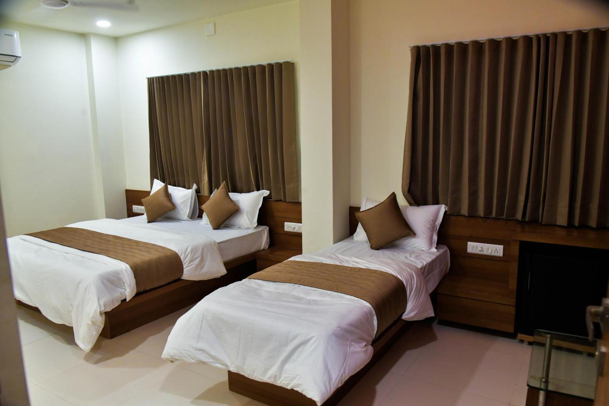 גנדהינאגר Hotel Ashooka Inn מראה חיצוני תמונה