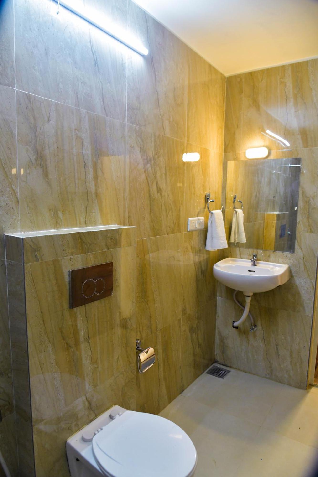 גנדהינאגר Hotel Ashooka Inn מראה חיצוני תמונה