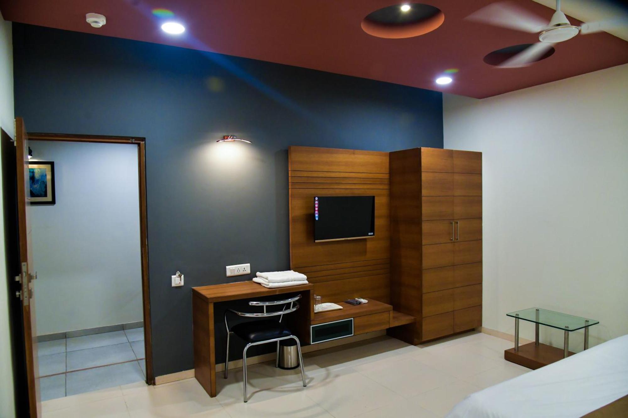 גנדהינאגר Hotel Ashooka Inn מראה חיצוני תמונה