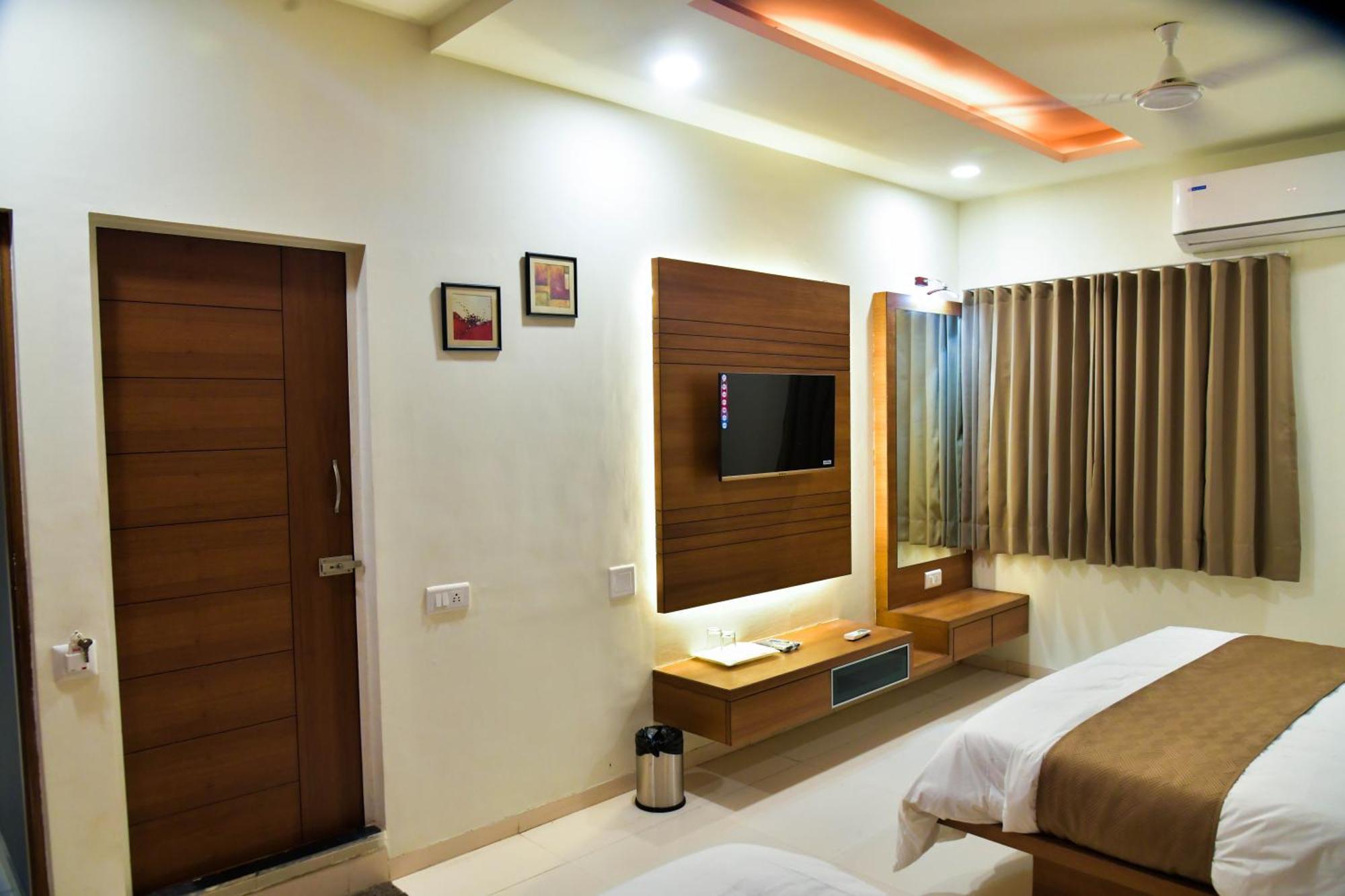 גנדהינאגר Hotel Ashooka Inn מראה חיצוני תמונה