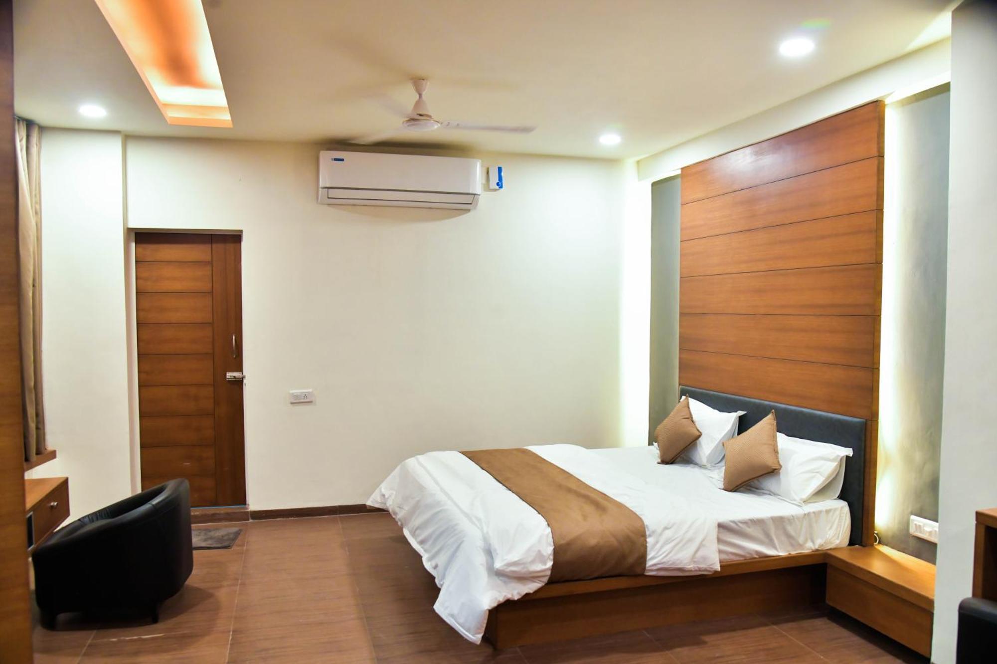 גנדהינאגר Hotel Ashooka Inn מראה חיצוני תמונה