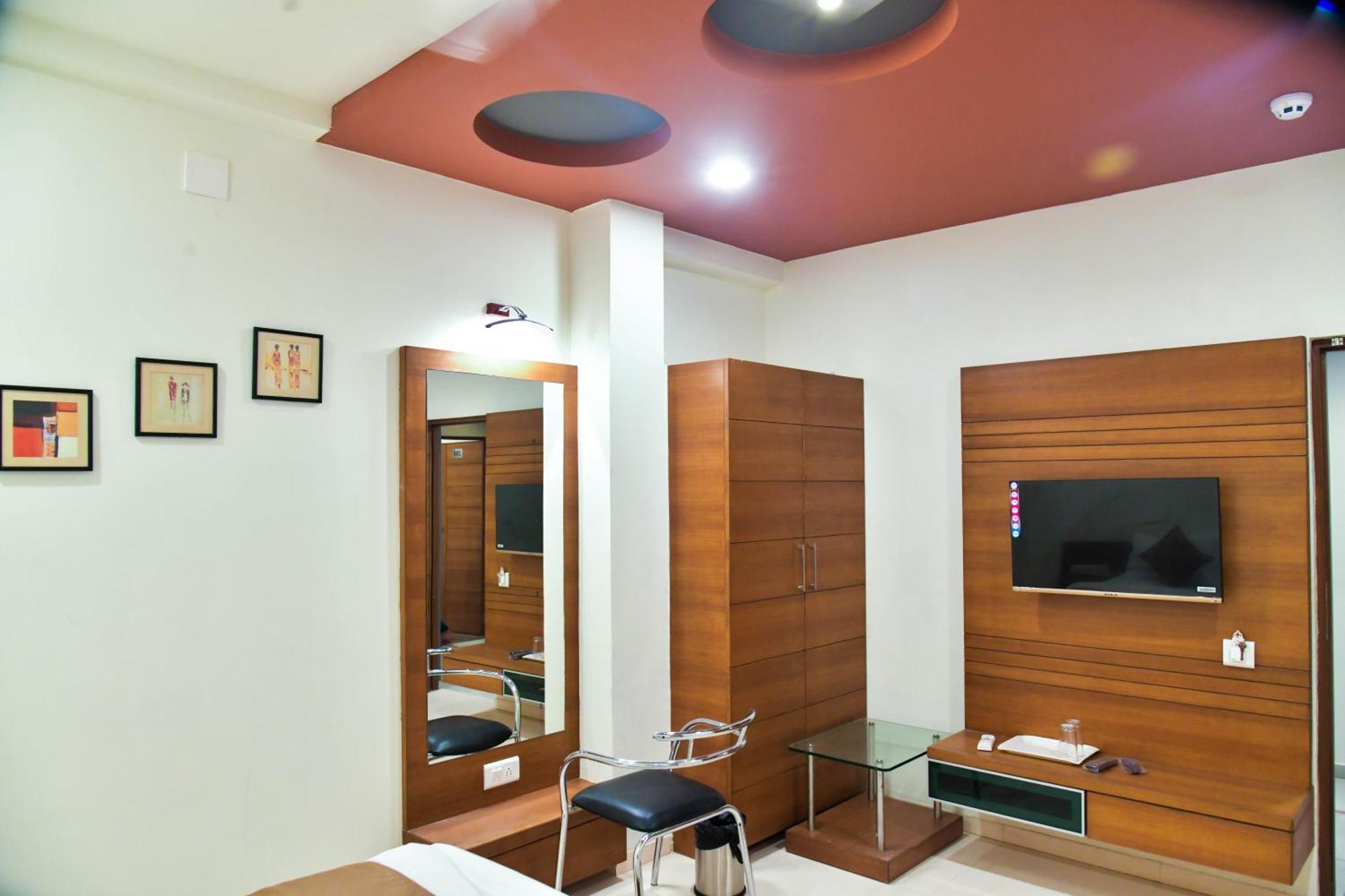גנדהינאגר Hotel Ashooka Inn מראה חיצוני תמונה