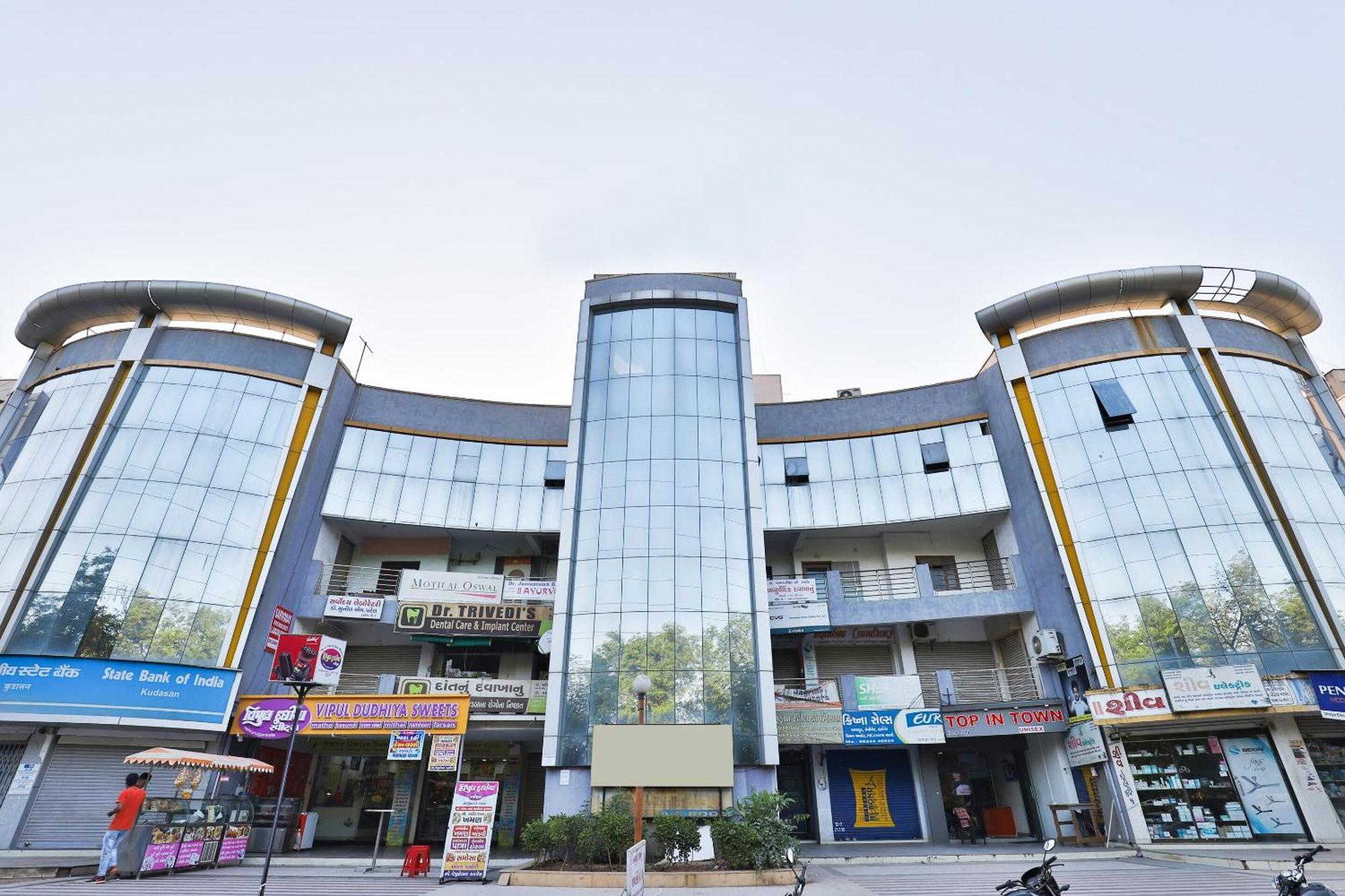 גנדהינאגר Hotel Ashooka Inn מראה חיצוני תמונה